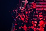 Đánh nhau như 'phim kinh dị' trên khán đài, tổng thống Chile lên tiếng