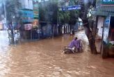 Đồng Nai: Mưa suốt đêm, quốc lộ chìm trong nước, nhiều nơi ngập lụt