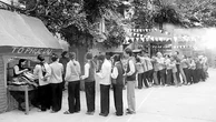 Những mùa tựu trường thương nhớ - Kỳ 1: Nhớ buổi khai trường thuở xếp hàng mua... vở
