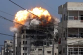 Israel điều xe tăng vào khu dân cư, người dân Gaza chết đói ngày một nhiều