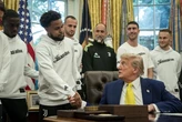 Cầu thủ Juventus 'sượng trân' khi nghe Tổng thống Trump nói chuyện Iran và người chuyển giới