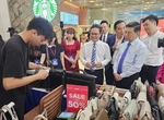 Người dân TP.HCM hào hứng săn hàng giảm giá đến 80%... 'dưới lòng đất'