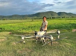 Báo Tuổi Trẻ tặng danh hiệu 'Bạn đồng hành quanh tôi' cho người lái drone cứu 2 trẻ kẹt lũ