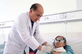 Khó thở, gần mất tiếng, cụ bà phát hiện hơn 20 hạch ung thư di căn