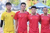 Tiến Linh ra Hà Nội đá từ thiện