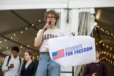 Ông Trump gây thêm sức ép lên Harvard, đóng băng hàng tỉ USD tài trợ