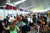 Hãng bay tăng phí hành lý mua thêm trước cao điểm hè