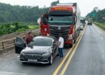 Ô tô Mercedes chặn cả dòng xe trên cao tốc 2 làn: Tài xế khai dừng lại để 'phân bua' với xe phía sau