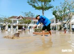 Vừa dọn dẹp trường lớp, nhà cửa sau bão Bualoi, vừa lo bão Matmo