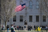 Thực hư tin đồn Harvard mở khóa học giúp nhận biết chế độ độc tài ở Mỹ
