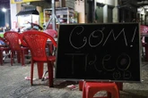 Những suất cơm 'treo' lúc nửa đêm chiều theo thực đơn của khách