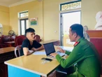 Thiếu niên nhặt đá lên cầu vượt ném vào ô tô đang chạy trên cao tốc