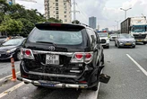 Xe vỡ nát 2 lốp chạy ngược chiều đường vành đai 3 trên cao, tài xế tới bệnh viện kiểm tra ma túy