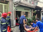 Cảnh sát chữa cháy TP.HCM giải cứu người phụ nữ hơn 100kg sốt cao trên gác xép