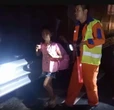 Bé gái 10 tuổi đi lạc trên cao tốc Bắc - Nam giữa đêm khuya