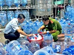 Vỏ bình laVie ruột nước máy: 4 người bị bắt
