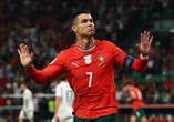 Ronaldo thu nhập gấp đôi Messi, lần thứ 6 dẫn đầu danh sách của Forbes