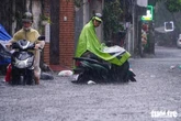 Sửa xe chết máy ngày mưa bão: Có nơi ép phải sửa đủ combo, xe tay ga có thể tốn tới cả triệu đồng
