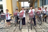 Có xe đạp mới, 200 học sinh Đồng Tháp đến trường bớt cực hơn