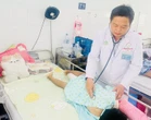 Bé gái trượt patin ngã 'bật ngửa', hai năm sau suýt liệt tứ chi