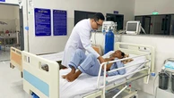 Bác sĩ trẻ về cơ sở: 'Chọn ở lại khi người dân cần'
