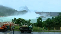 Đóng 1 cửa xả đáy hồ thuỷ điện Tuyên Quang lúc 11 giờ trưa nay