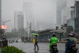 Phát hiện vi nhựa trong nước mưa, cảnh báo hiểm họa sức khỏe nghiêm trọng