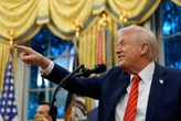 Ông Trump ký thỏa thuận với Hãng dược AstraZeneca: Giảm giá thuốc đổi miễn thuế