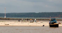 Bơi ở cửa biển Phan Thiết trong lúc mưa dông lớn, 6 thanh niên gặp nạn