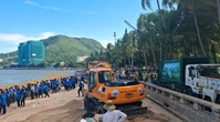 Lớp lớp rác thải nhựa theo lục bình dạt vào biển Vũng Tàu