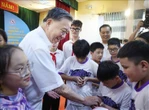 Tổng Bí thư Tô Lâm thăm, tặng quà học sinh trường Nguyễn Đình Chiểu và Xã Đàn