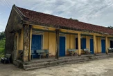 Trường xây 30 năm xuống cấp nghiêm trọng, giáo viên và học sinh đều nơm nớp