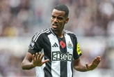 Isak nổi loạn, công khai 'bật' Newcastle