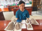 Bắt 'Cô bé xe ôm' bán ma túy cỏ qua mạng