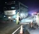 Tai nạn giữa xe máy và xe tải trên đường không đèn chiếu sáng, 2 người chết, 1 trẻ bị thương