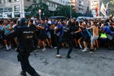Cảnh sát Tây Ban Nha tấn công người hâm mộ Marseille