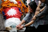 Nepal tổ chức quốc tang, hàng ngàn người quay lại nhà tù