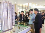 Ngân hàng tung loạt gói vay cho người trẻ mua nhà, vay có dễ?