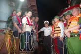 Lật tàu ở vịnh Hạ Long: Đặc công nước của Hải quân xuyên đêm tìm kiếm người còn mất tích