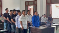 Chiếm rừng khai thác cây, cát đem bán, người lấn chiếm lẫn cán bộ bị phạt tù