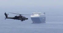 NÓNG: Mỹ tấn công Iran, đáp trả việc trực thăng Apache bị bắn rơi ở Hormuz