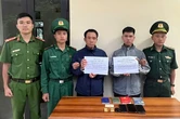 Bắt quả tang tài xế, phụ xe vận chuyển hơn nửa kg vàng qua biên giới