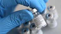 Mỹ từ bỏ phát triển vắc xin mRNA, chuyện gì xảy ra?