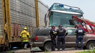 Tàu hỏa tông xe khách tại Mexico, hơn 70 người thương vong
