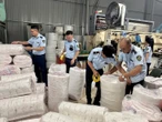 Triệt phá cơ sở sản xuất, kinh doanh bỉm, băng vệ sinh giả quy mô khủng