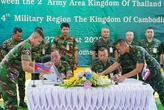 Quân đội Thái Lan - Campuchia ký 11 thỏa thuận tại cuộc họp bất thường