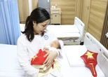 Bé gái chào đời từ phôi thai trữ đông... hơn 1 thập niên trước
