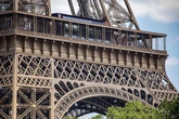 Pháp sẽ khắc tên 72 nữ học giả xuất chúng lên tháp Eiffel