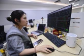 Khối ngoại bán ròng kỷ lục, chứng khoán vẫn có tháng tăng mạnh nhất 5 năm