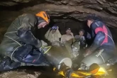 Lực lượng cứu hộ tạm dừng tìm kiếm hai người mất tích trong hang ngập nước tại Lào